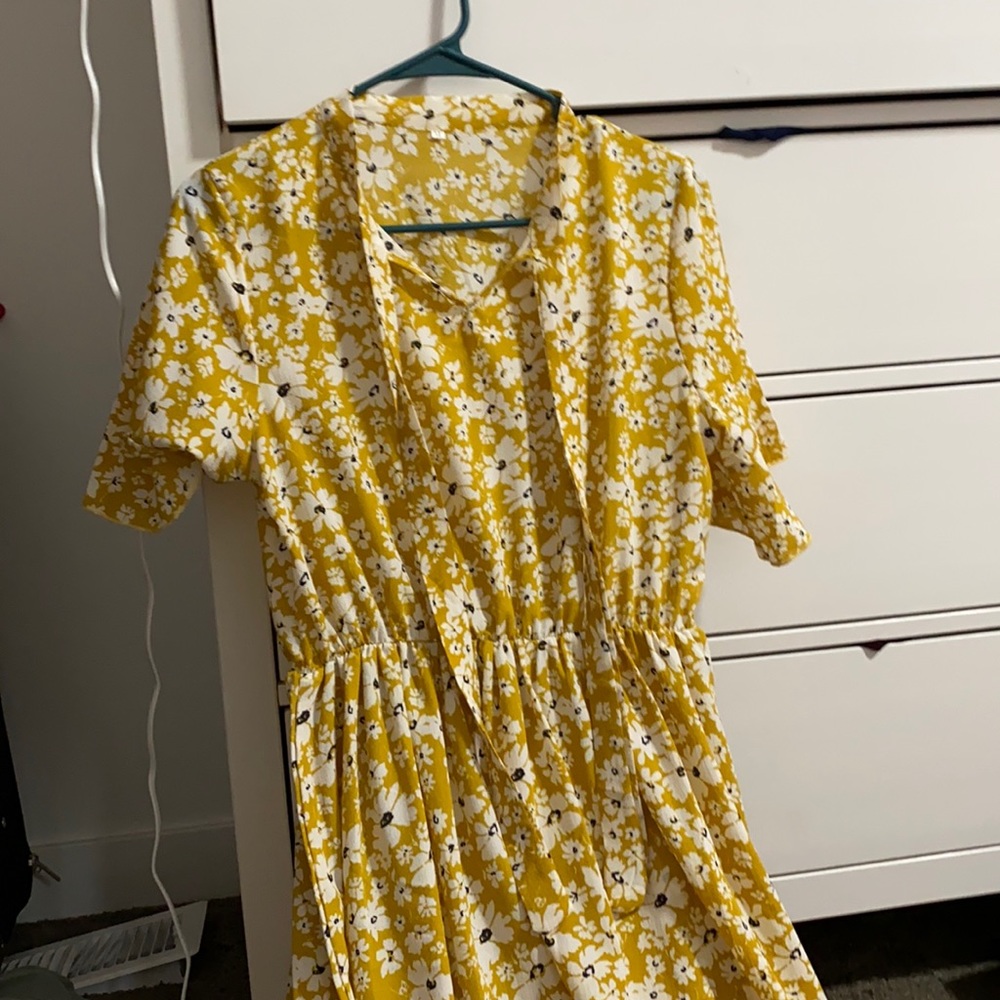 Yellow flowery wonderful dress !